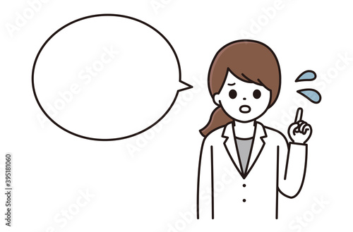 薬の説明をする女性薬剤師