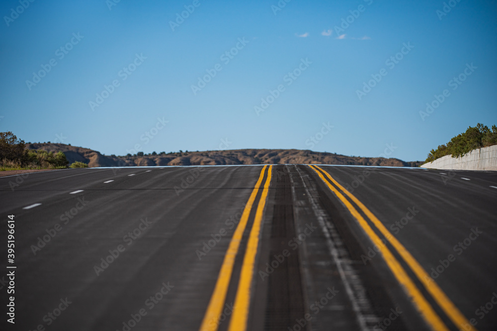 Naklejka premium Empty asphalt highway and blue sky. Road panorama on sunny summer day.