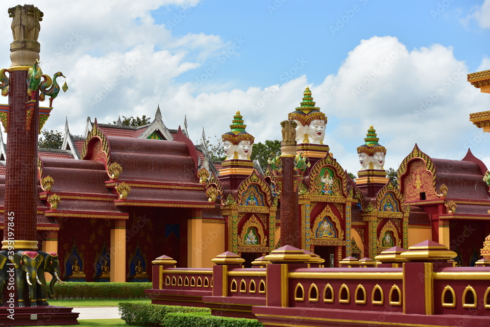 Naklejka premium Temple and building Thai cultural arts in contemporary style