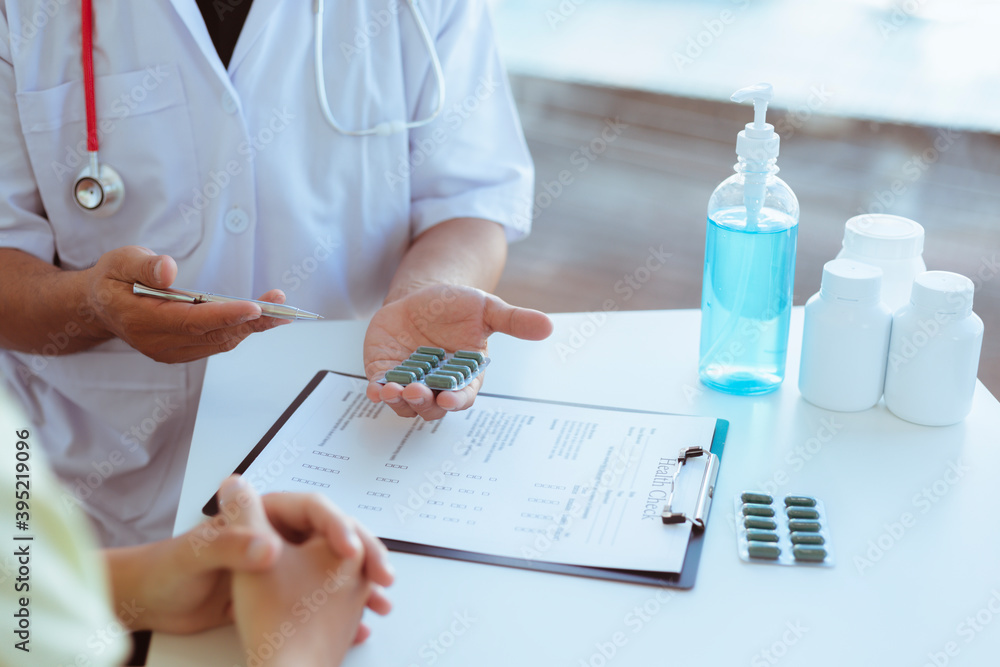 Doctors are now recommending the use of the capsule for the patient being treated for the most effective medical condition. Health care concept Doctors are now recommending the use of the capsule for the patient being treated for the most effective medical condition. Health care concept