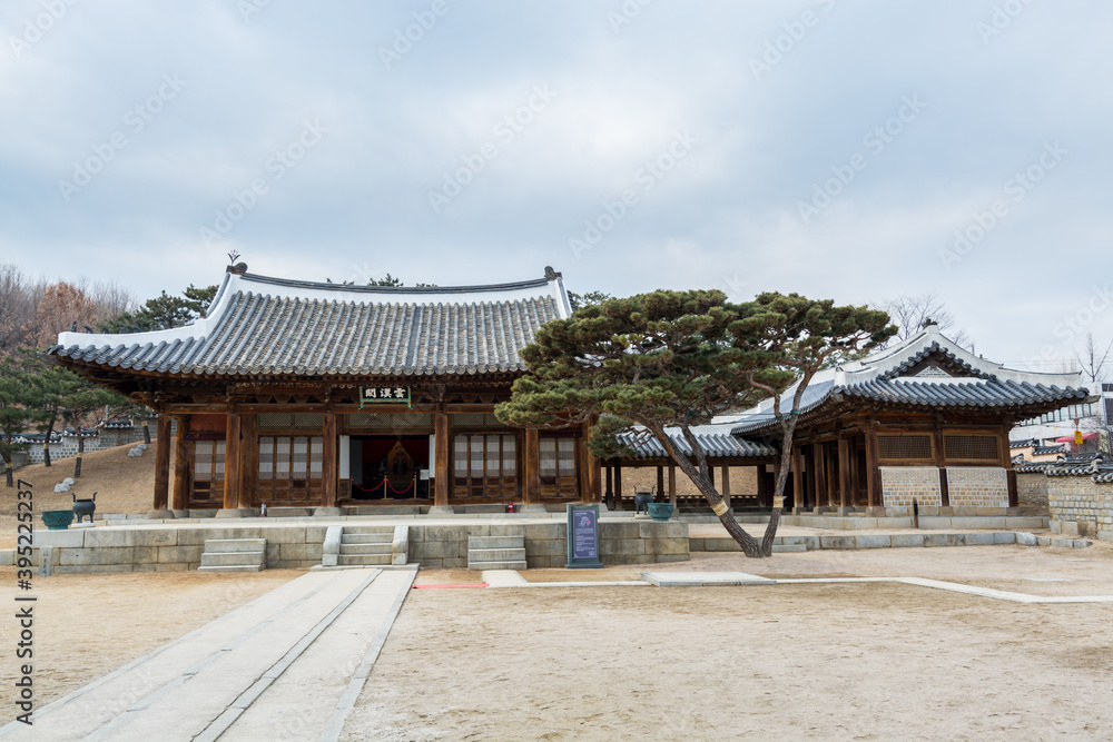 Fototapeta premium Wooden house with black tiles of Hwaseong Haenggung Palace loocated in Suwon South Korea, the largest one of where the king and royal family retreated to during a war 