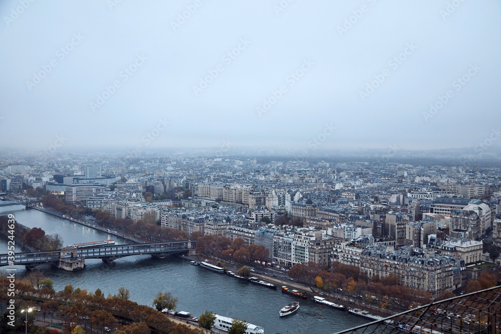 Obraz premium View of Paris panorama from Eiffel tower.