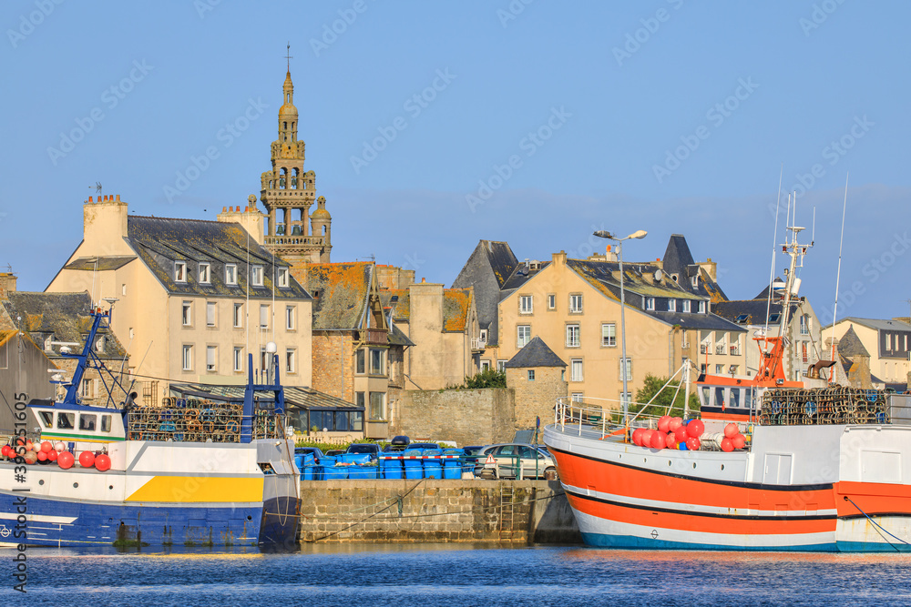 Fototapeta premium Fishing boats in the port of Roscoff, Brittany, France