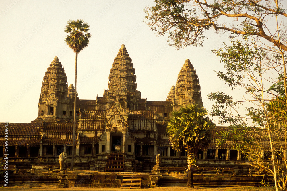 Naklejka premium CAMBODIA SIEM REAP ANGKOR WAT TEMPLE