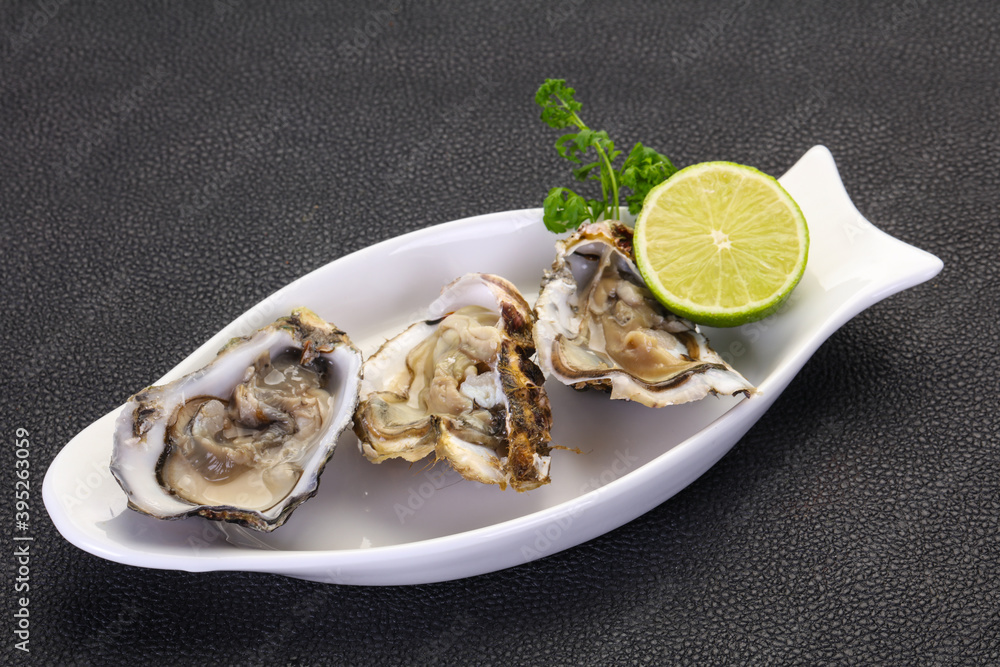 Oysters with lime and parsley