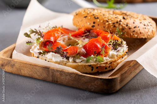 Tableau sur toile Bagel with cream cheese and smoked salmon