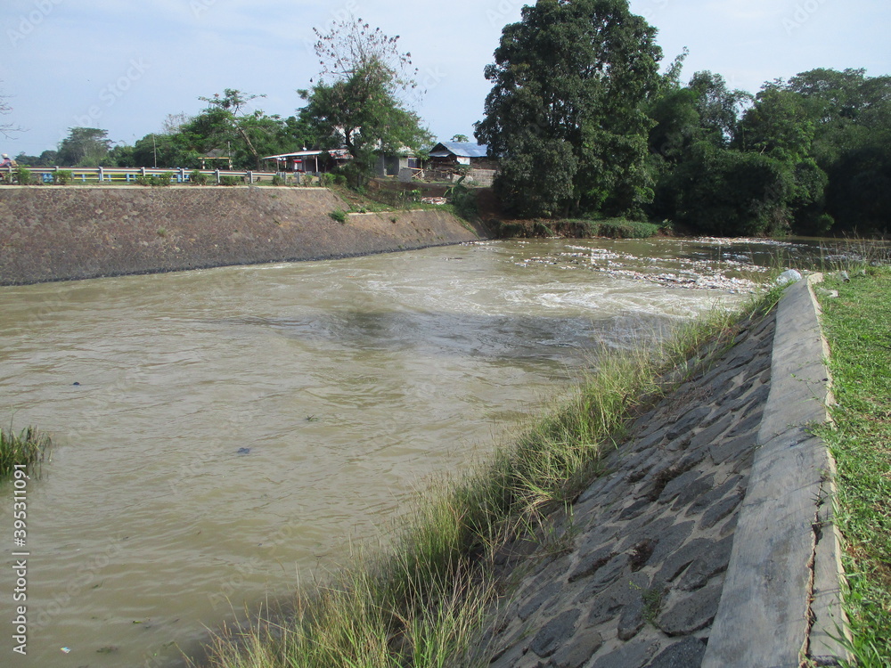 Irrigation channel for the waters of the agricultural industry producing rice and secondary crops