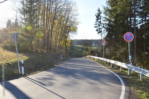 kurvige Eifelstraße von der Hohen Acht nach Jammelshofen im Herbst photo