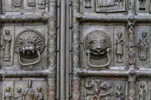 old doors, handles with a lion's head, Kremlin, Veliky Novgorod, autumn 2020