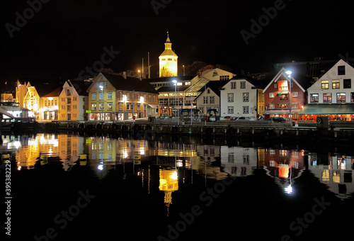 Obraz na płótnie Guest harbour of Stavanger with old-style houses in night, Norway w salonie