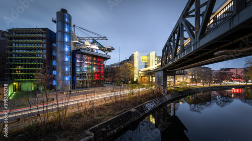 Technikmuseum am Gleisdreieck bei Nacht in Berlin