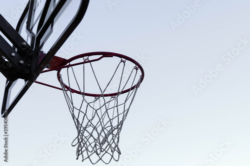 basketball hoop against sky © Анатолий Кучер