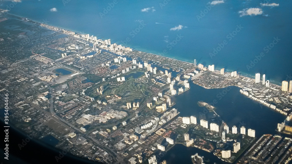 Fototapeta premium airplane view over florida sea