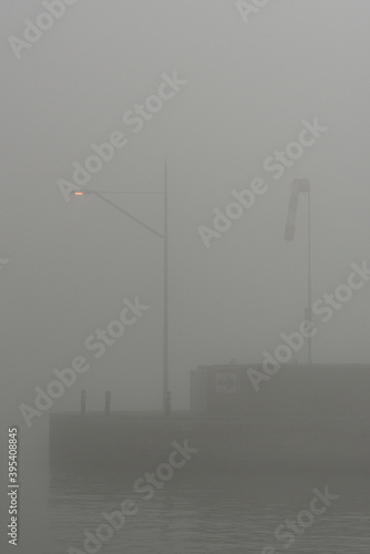 Nebeliger Tag im Hafen photo