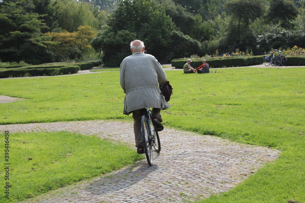 Obraz premium person riding a bike