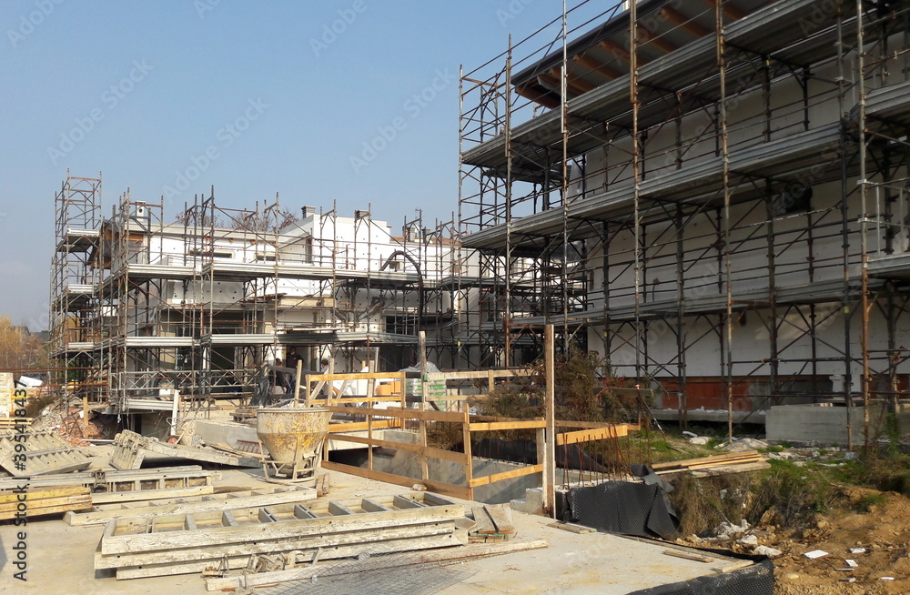 Lavori in corso nel cantiere in autunno - business