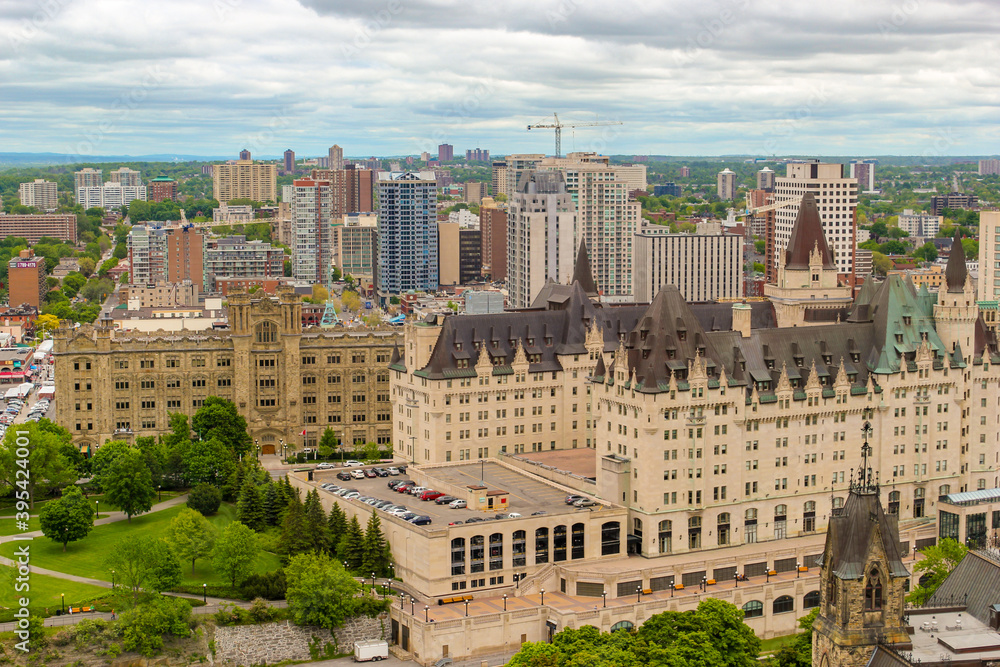 Naklejka premium Ottawa cityscape in a cloudy summer day, Ontario, Canada