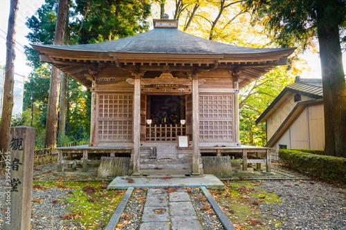 日本の世界遺産 岩手中尊寺紅葉の観音堂