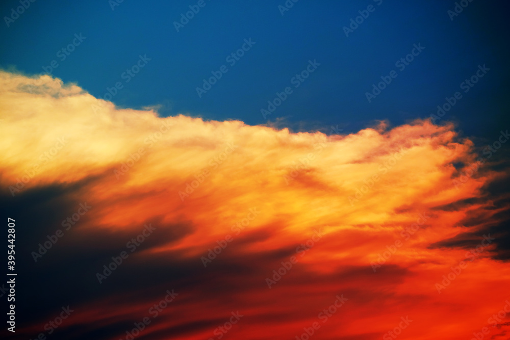 Fototapeta premium Beautiful clouds and sky during twilight hour