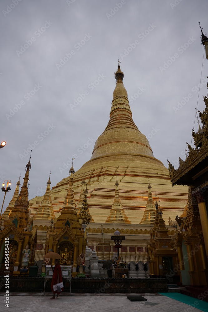 shwedagon pagoda in cloudy