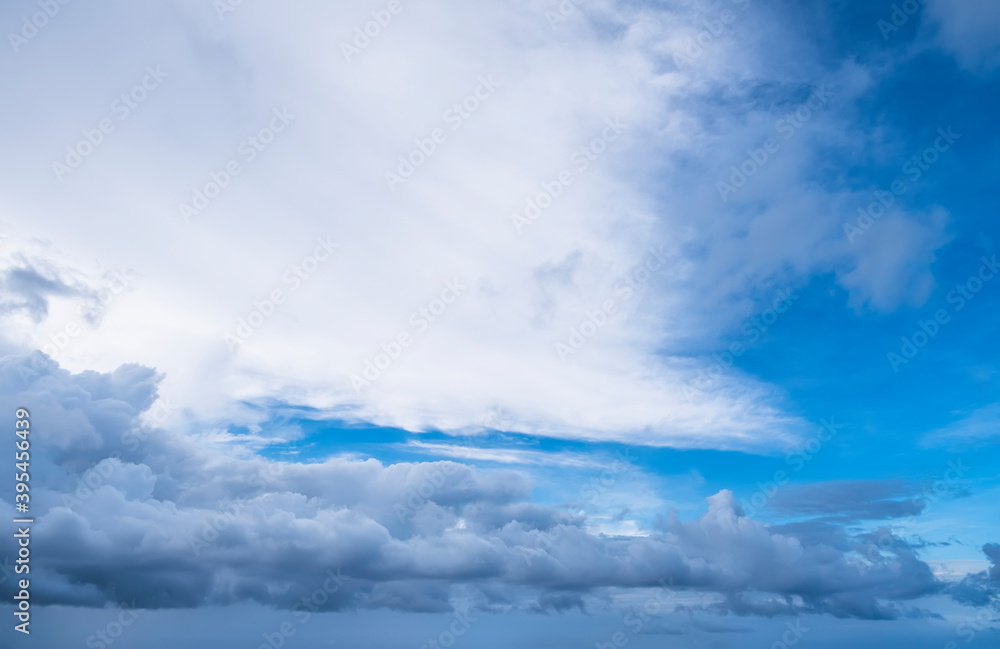 Obraz premium Dramatic sky, perfect for sky replacement, backgrounds, screen saver or any other application
