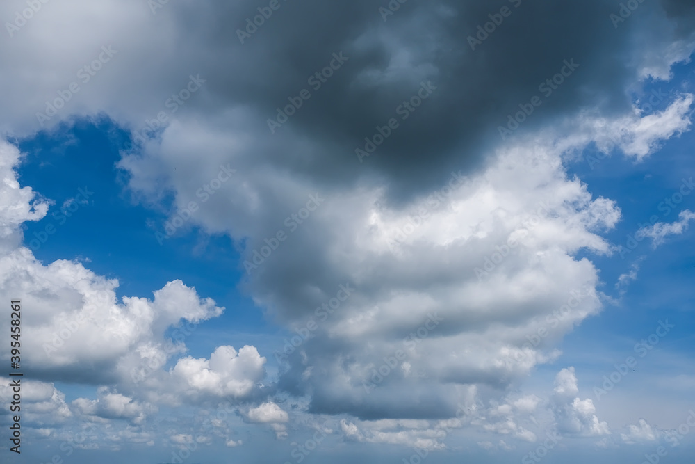 Obraz premium Dramatic sky, perfect for sky replacement, background or any other application