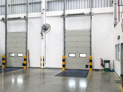 Closed automated cargo door in distribution warehouse
