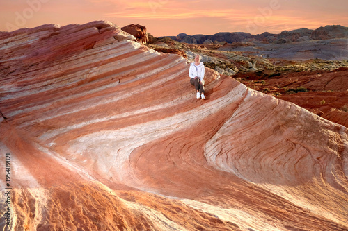 Canvas Print Woman on red rock in Nevada desert