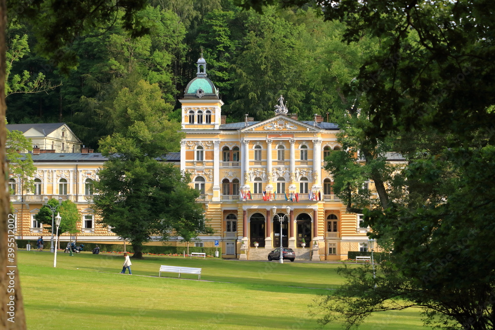 Obraz premium July 12 2020 Marianske Lazne/Marienbad / Czech Republic: beautiful park in Marienbad during the summertime