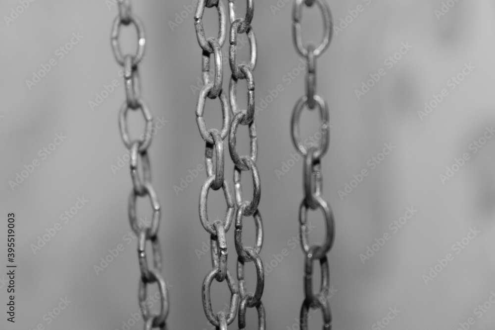 chain links on black