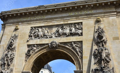 Porte Saint-Denis, triumphal arch erected by Louis XIV on 1672. Paris, France. photo