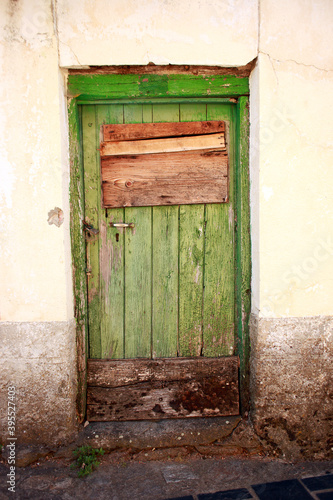 puerta de pueblo de color,  © Dani Sanz