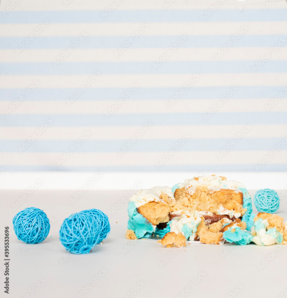 Tarta de cumpleaños deshecha