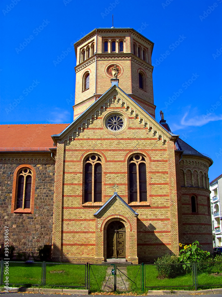 Evangelische Friedenskirche am Ossietzkyplatz 
