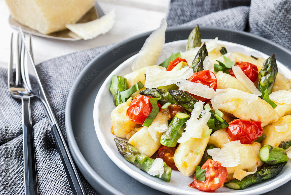Gnocchi with asparagus, wild garlic and cherry tomatoes Gnocchi with asparagus, wild garlic and cherry tomatoes