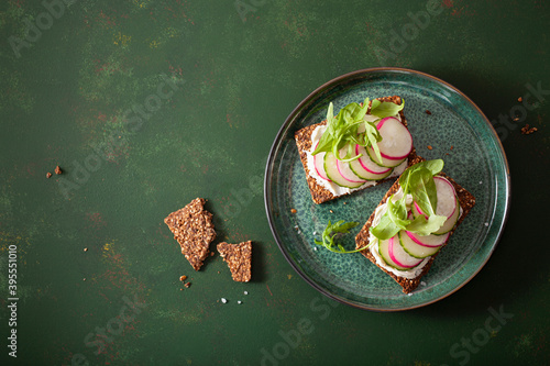 Keto crispbread with cream cheese, cucumber and radishes