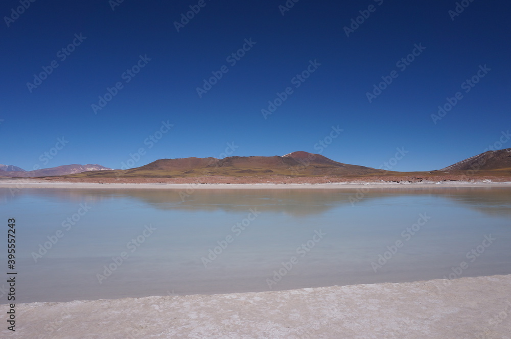 Obraz premium lake and mountains atacama chile