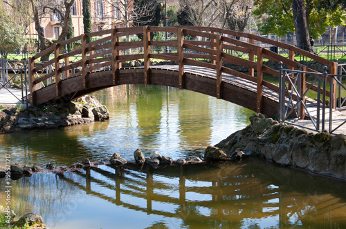 Villa Paganini Roma- ponte di legno -laghetto- Roma 