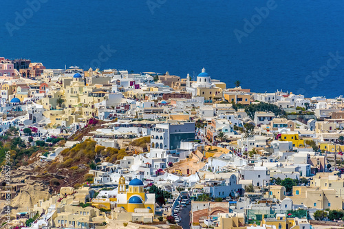 A view over the town of Oia in Santorini in summertime © Nicola
