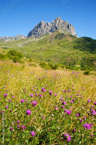 Senderista. Valle de Tena.Pirineos.Huesca.Cordillera pirenaica.España.