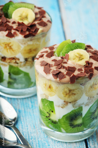 Trifle desserts with bananas, kiwi and yogurt 