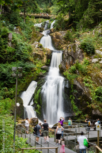 cascadas Triberg   - Triberger Wasserf  lle-   con un descenso de 163 metros   r  o Gutach  Triberg  regi  n de la Selva Negra  Alemania  Europe