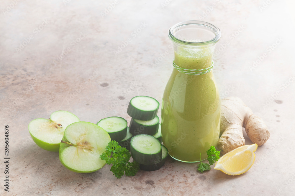 A cucumber smoothie with apple and ginger A cucumber smoothie with apple and ginger