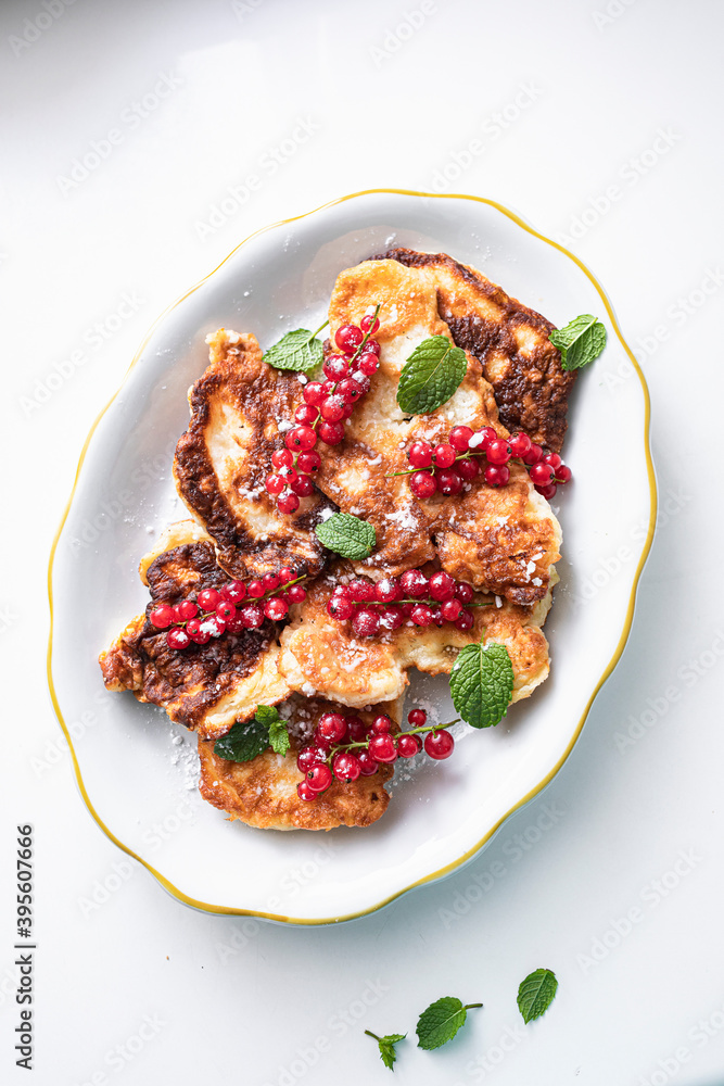 Apple fritters with red currants and mint Apple fritters with red currants and mint