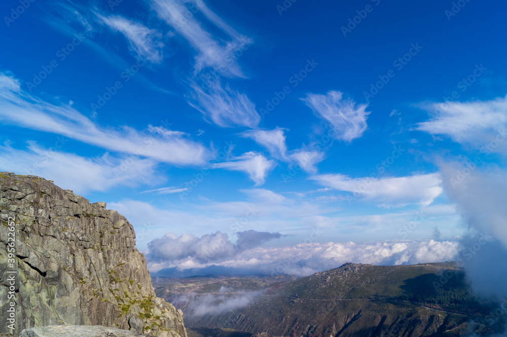 acima das nuvens acima das nuvens