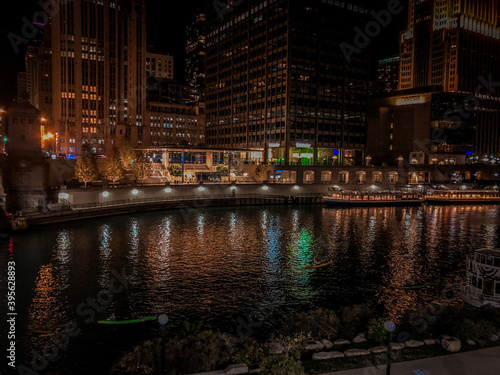 night view of the city river © Esmahan