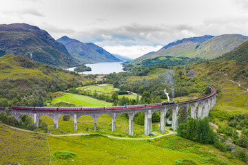 Keuken achterwand Glenfinnanviaduct Klassieke stoomtrein door Schotse Hooglanden  © Duncan