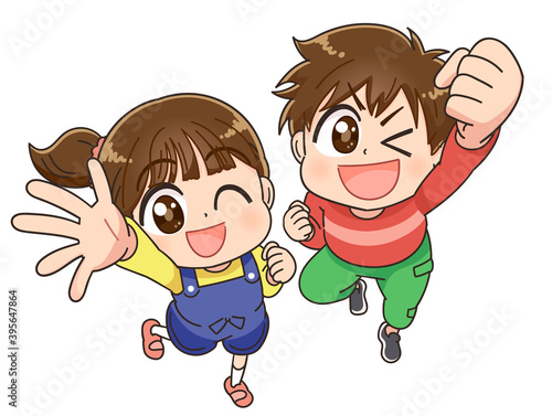 ジャンプする元気な男の子と女の子 キッズ