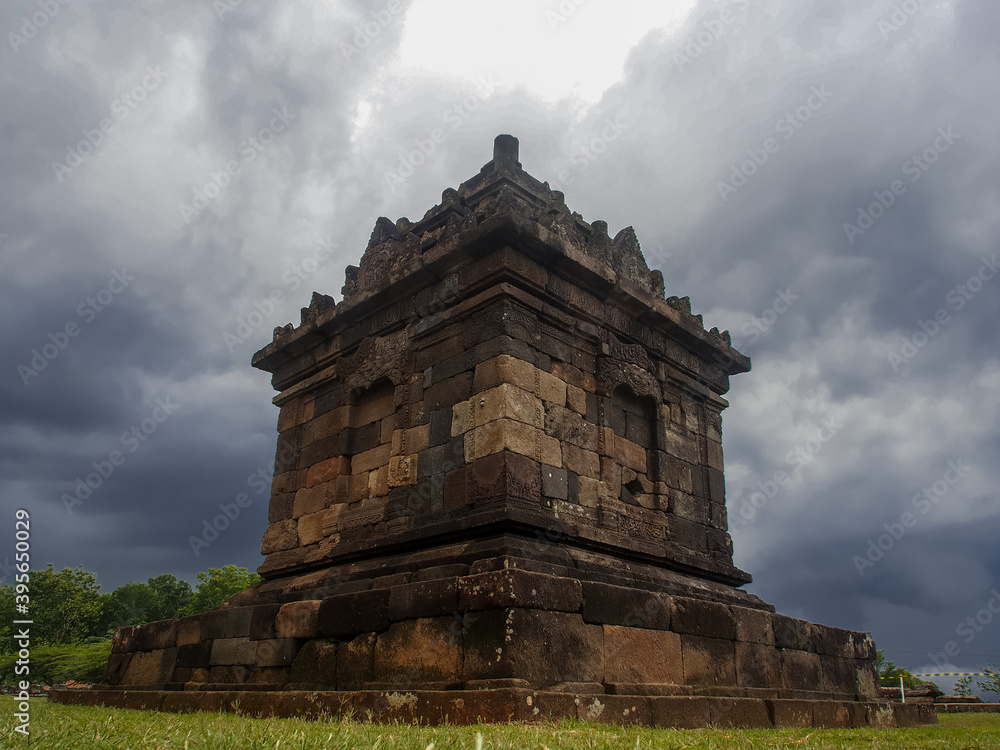 Naklejka premium ancient mayan ruins