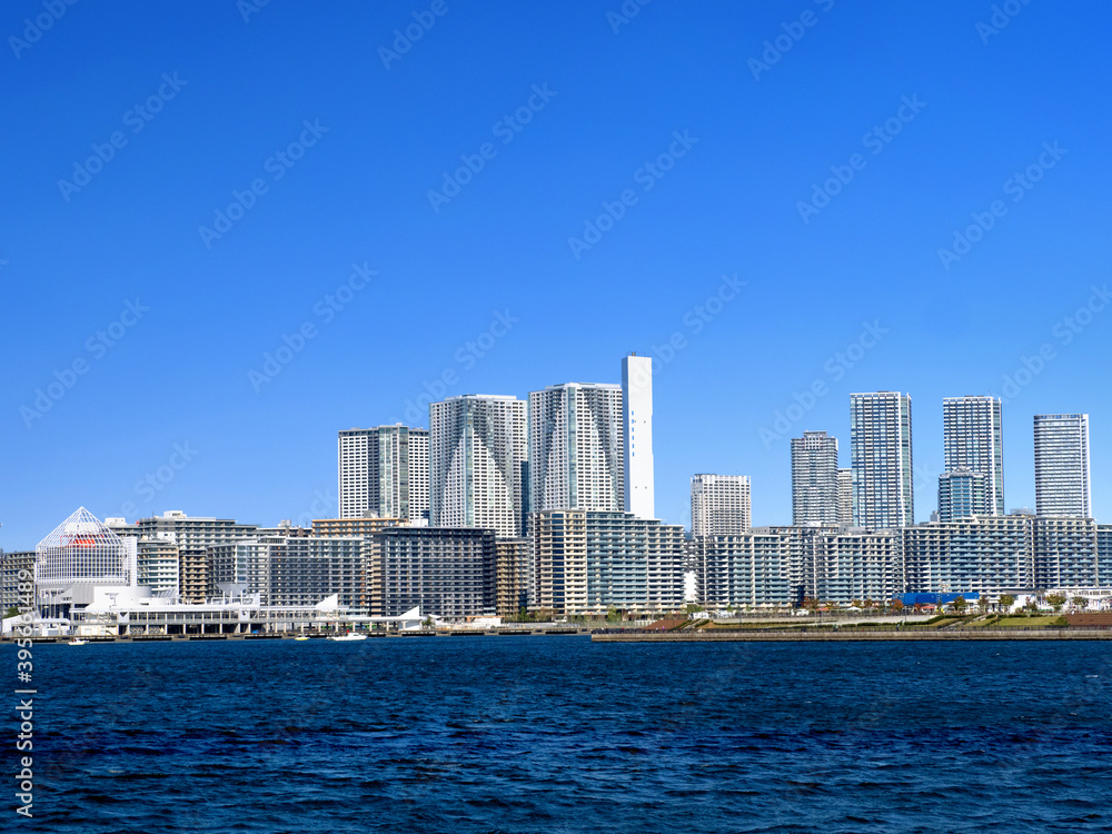 東京港から見た晴海のマンション群
